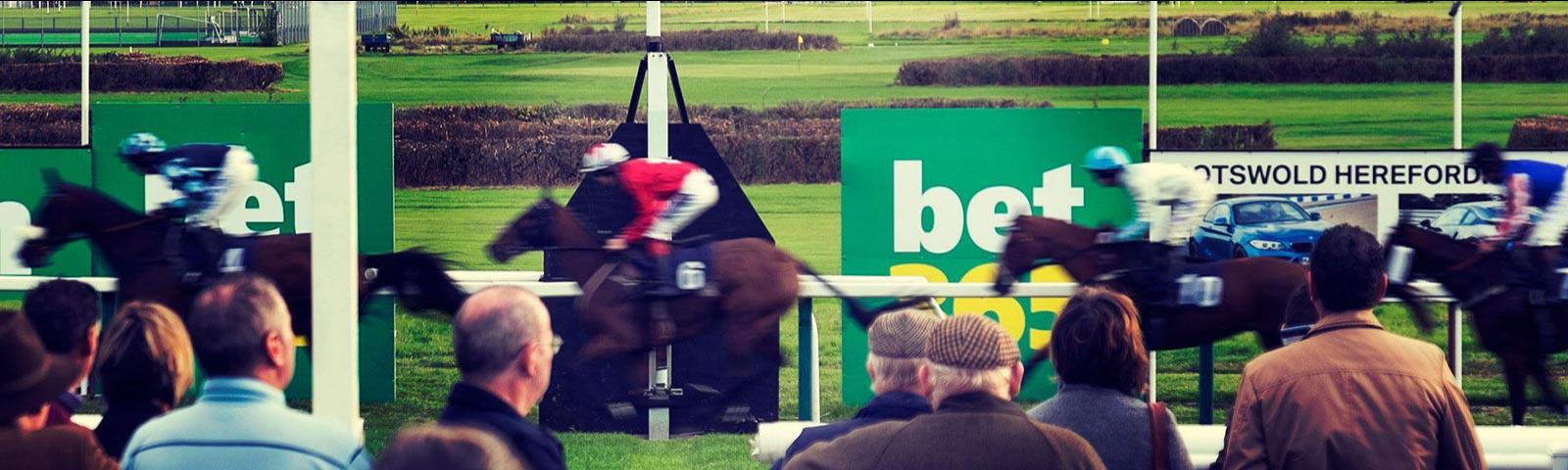 horses passing finish line at hereford racecourse